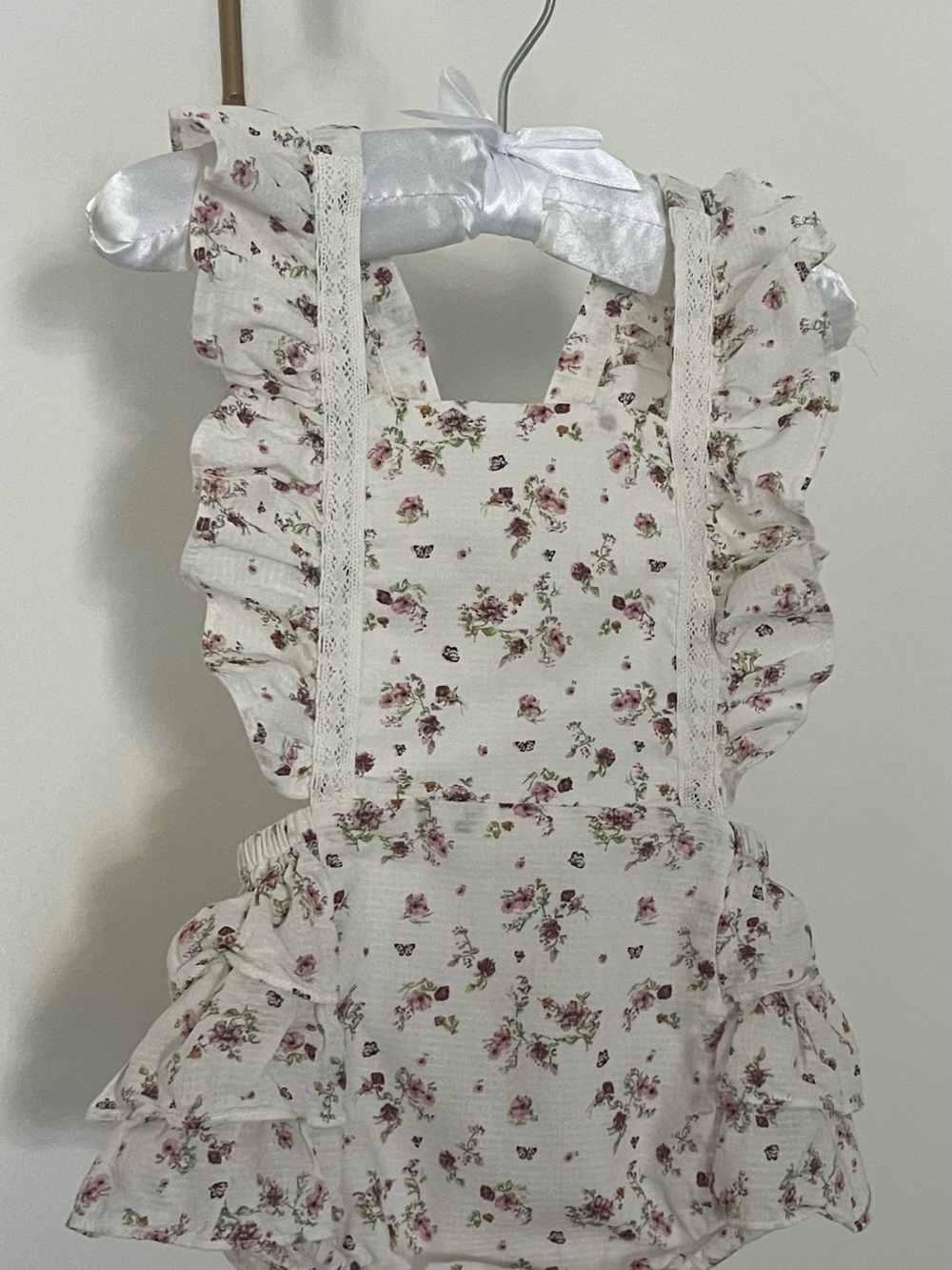 Jamie Kay White and pink floral ruffled bubble romper size 6-12 months - Picture 5 of 5